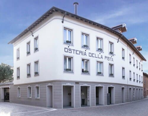 Внешний вид отеля Hotel Osteria della Pista