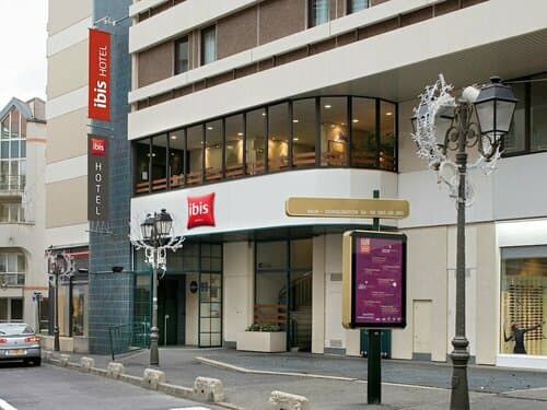 Внешний вид отеля Ibis Paris Pont de Suresnes в Сюрене