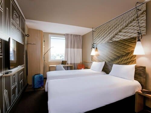 Внешний вид отеля Ibis Paris Porte de Clichy Centre в Клишах