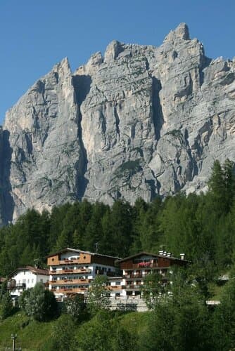 Внешний вид отеля Des Alpes