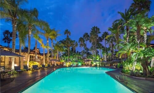 Внешний вид отеля Humphreys Half Moon Inn в Сан-Диего