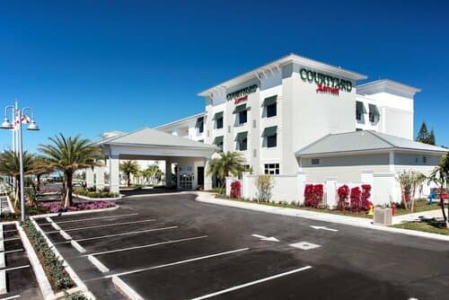 Внешний вид отеля Courtyard by Marriott Faro Blanco Resort