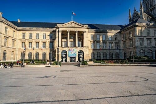 Внешний вид отеля Hotel De Quebec в Руане