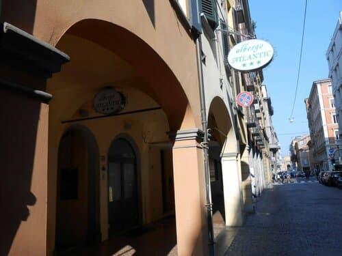 Внешний вид отеля Albergo Atlantic в Болонье