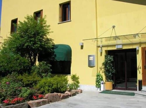 Внешний вид отеля Hotel Ristorante Vecchia Riva