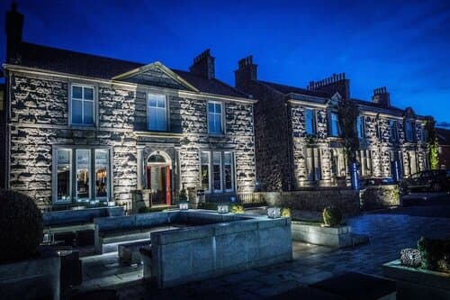 Внешний вид отеля The Chester Hotel