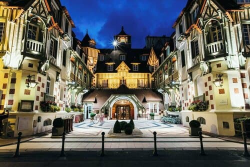 Внешний вид отеля Barriere Le Normandy в Довиле