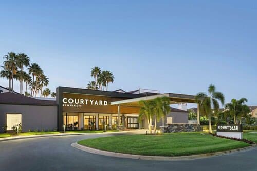 Внешний вид отеля Courtyard St. Petersburg Clearwater