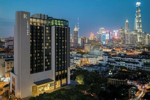 Внешний вид отеля Renaissance Shanghai Yu Garden Hotel