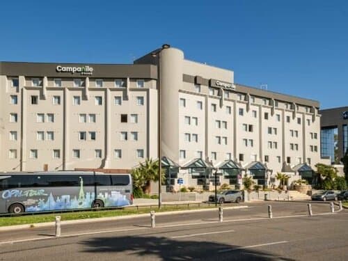 Внешний вид отеля Campanile Nice Airport в Каррасе