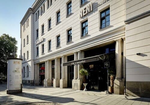 Внешний вид отеля 25hours Hotel The Royal Bavarian в Мюнхене