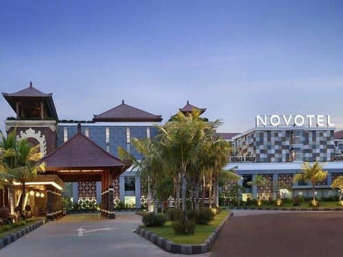 Внешний вид отеля Novotel Bali Ngurah Rai Airport в Денпасаре
