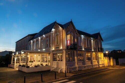 Внешний вид отеля The Originals Boutique, Hôtel Victoria