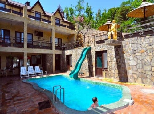 Внешний вид отеля Пещера Соло