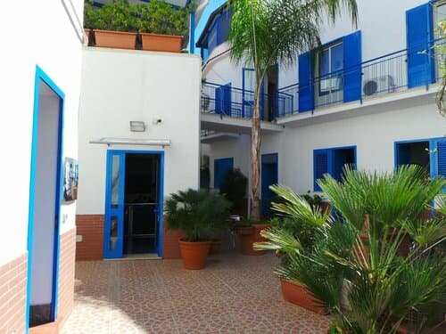 Внешний вид отеля Al Baglio в Палермо