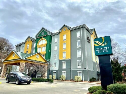 Внешний вид отеля Quality Suites Nyc Gateway