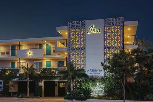 Внешний вид отеля Courtyard by Marriott Santa Barbara Downtown в Санта-Барбаре