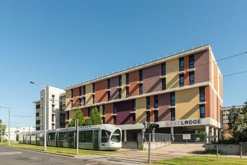 Внешний вид отеля Eastlodge Lyon Est Eurexpo в Сен-Приесте