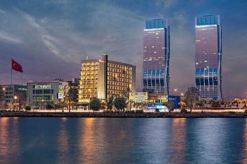 Внешний вид отеля Hilton Garden Inn Izmir Bayrakli