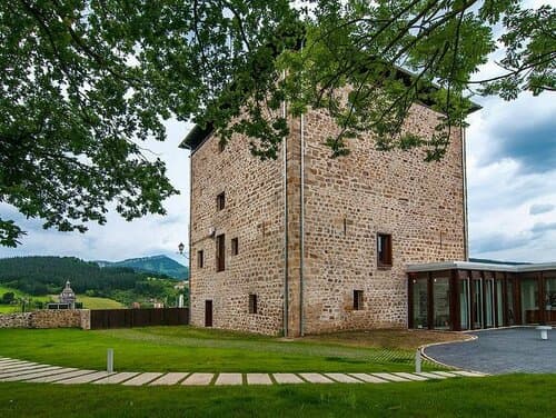 Внешний вид отеля Hotel Torre Zumeltzegi