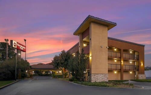 Внешний вид отеля Best Western Plus Pleasanton Inn