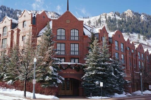 Внешний вид отеля The St. Regis Aspen Resort в Аспене