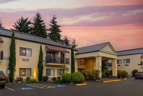 Внешний вид отеля Best Western Plus Plaza by the Green