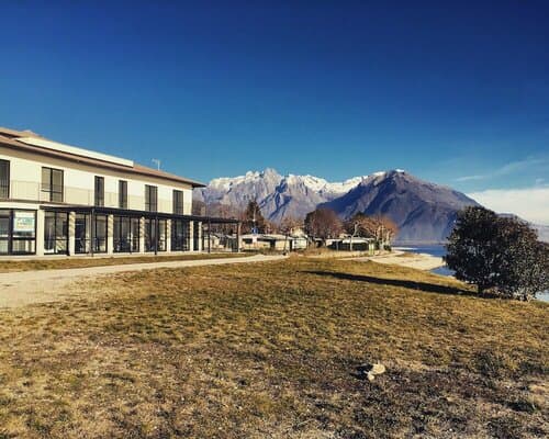 Внешний вид отеля Lake Como Beach Hostel