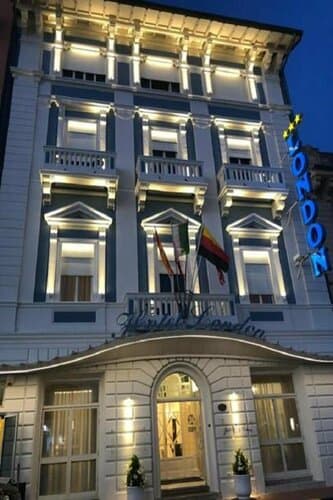 Внешний вид отеля Hotel London