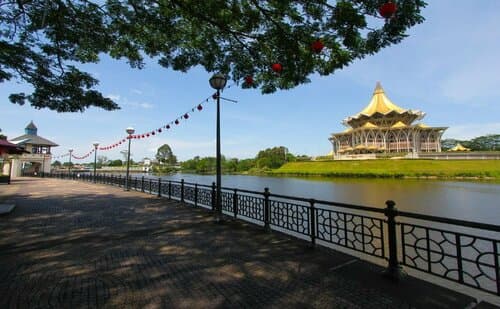 Внешний вид отеля Kuching Waterfront Lodge в Кучинге