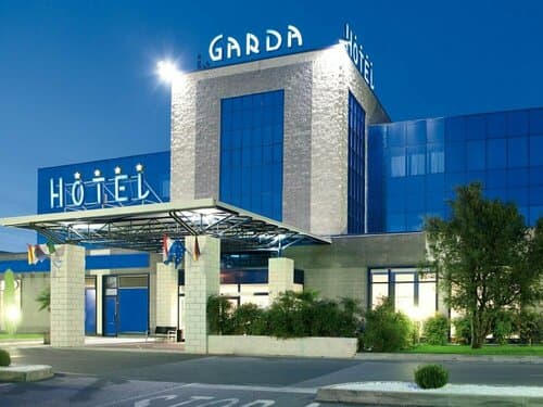Внешний вид отеля Garda Hotel в Монтичарях