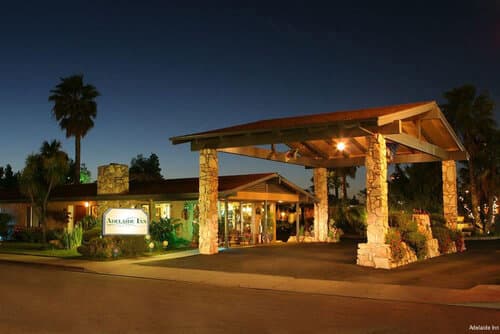Внешний вид отеля Adelaide Inn