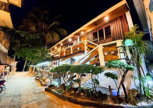 Внешний вид отеля CocoLoco Boracay Beach Resort