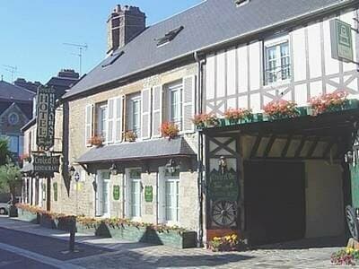 Внешний вид отеля Logis Hôtel de la Croix d'Or