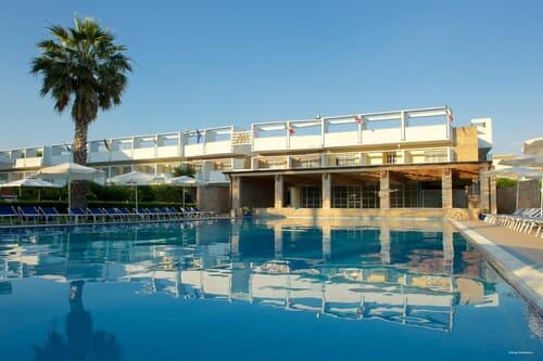 Внешний вид отеля Albergo Mediterraneo