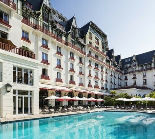 Внешний вид отеля Le Grand Hôtel Enghien-les-Bains
