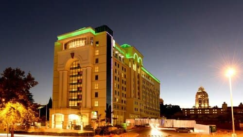 Внешний вид отеля Southern Sun Elangeni & Maharani