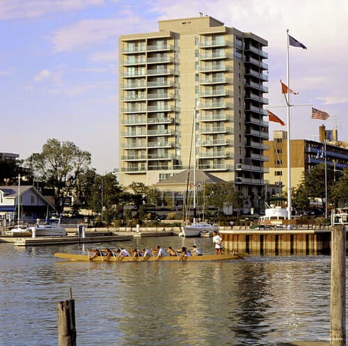 Внешний вид отеля The Waterside Inn в Миссиссоге