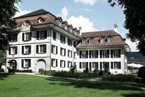 Внешний вид отеля Schloss Huenigen