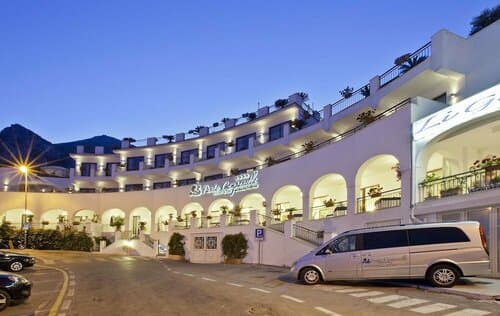 Внешний вид отеля Punta Campanella Resort & SPA в Масса-Лубренсе