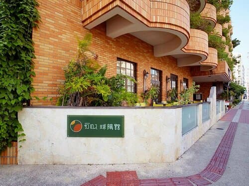 Внешний вид отеля Hotel Sun Palace Kyuyokan в Нахе