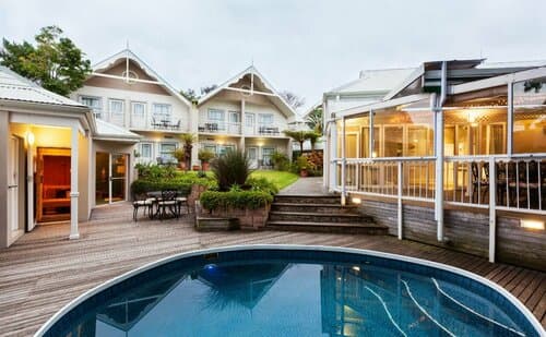 Внешний вид отеля Quarry Lake Inn