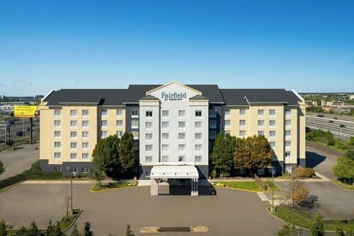 Внешний вид отеля Fairfield Inn & Suites Newark Liberty International Airport в Ньюарке