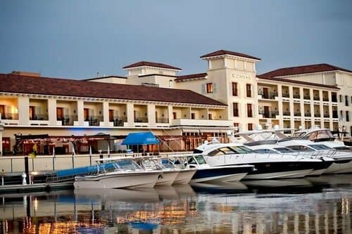 Внешний вид отеля Delamar Greenwich Harbor