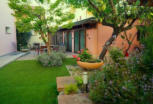 Внешний вид отеля Flowery Inn Villa