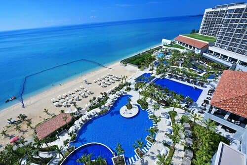 Внешний вид отеля Ryukyu Hotel & Resort Nashiro Beach