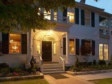 Внешний вид отеля The Charles Hotel