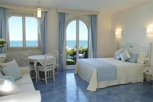 Внешний вид отеля Baia Delphis Resort