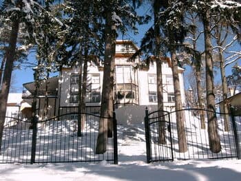 Внешний вид отеля Универсал в Светлогорске