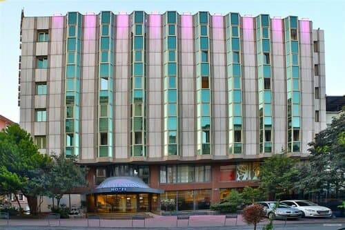 Внешний вид отеля All Seasons Hotel